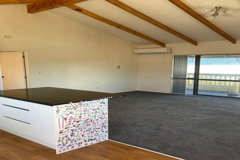 Photo of property in 10 Loughanure Place, Massey, Auckland, 0614