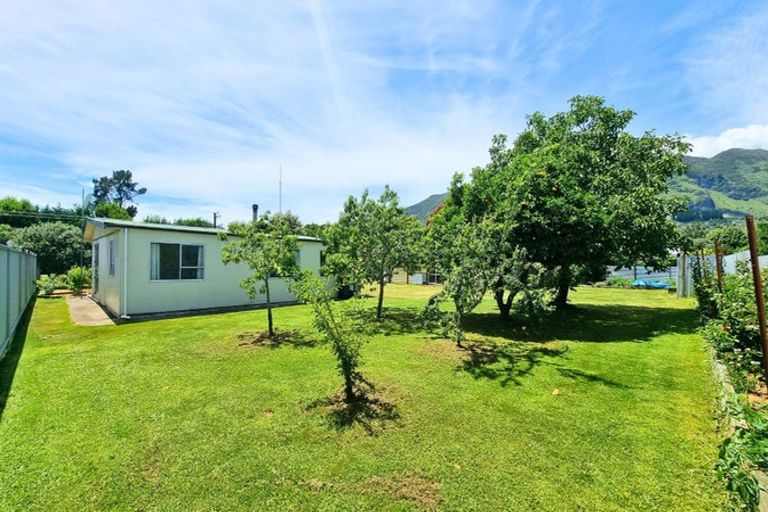 Photo of property in 374 Abel Tasman Drive, Motupipi, Takaka, 7183