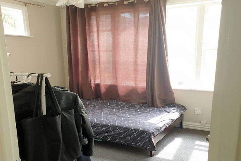 Photo of property in 1/126 The Parade, Island Bay, Wellington, 6023