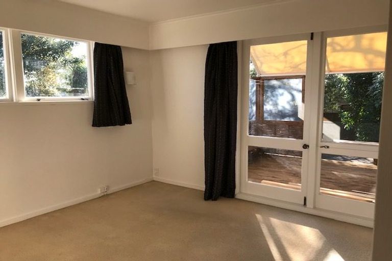 Photo of property in 95 Ocean View Road, Hillcrest, Auckland, 0627