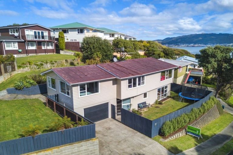 Photo of property in 9 Brora Crescent, Papakowhai, Porirua, 5024