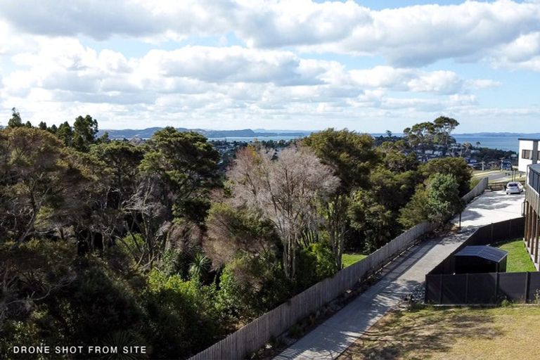 Photo of property in 11 Ti Tree Lane, Stanmore Bay, Whangaparaoa, 0932