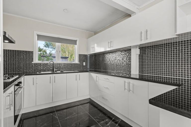 Photo of property in 2/8 Winspear Place, Manukau, Auckland, 2025