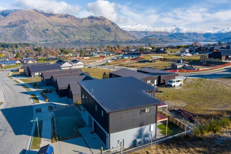 Photo of property in 60 Kirimoko Crescent, Wanaka, 9305
