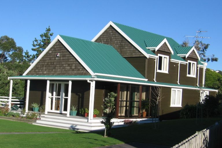 Photo of property in 17 Ronald Woolf Place, Churton Park, Wellington, 6037