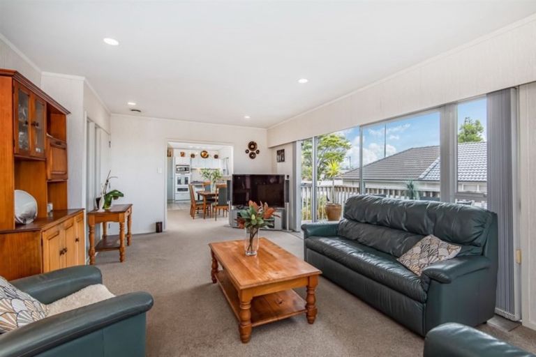 Photo of property in 1/371 East Coast Road, Mairangi Bay, Auckland, 0630