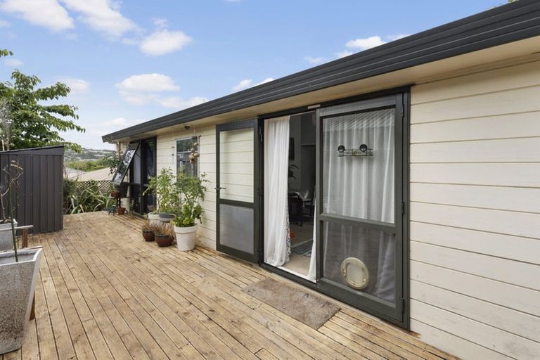 Photo of property in 114 Broderick Road, Johnsonville, Wellington, 6037