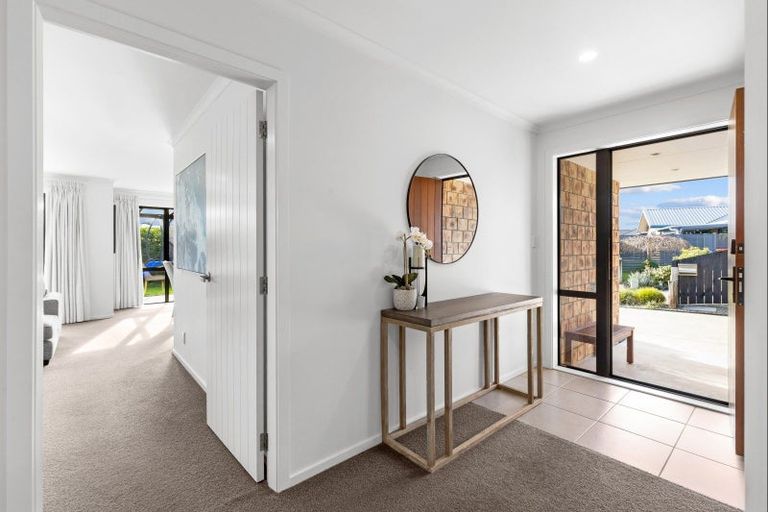 Photo of property in 31 Chestnut Close, Kelvin Grove, Palmerston North, 4414