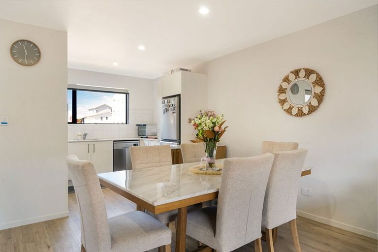 Photo of property in 43 Eileen Newey Place, Henderson, Auckland, 0612