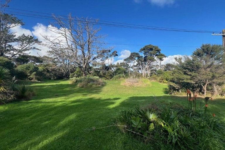 Photo of property in 6 Matheson Road, Red Beach, 0932