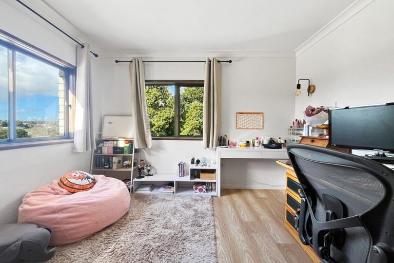 Photo of property in 37 Lancaster Road, Beach Haven, Auckland, 0626