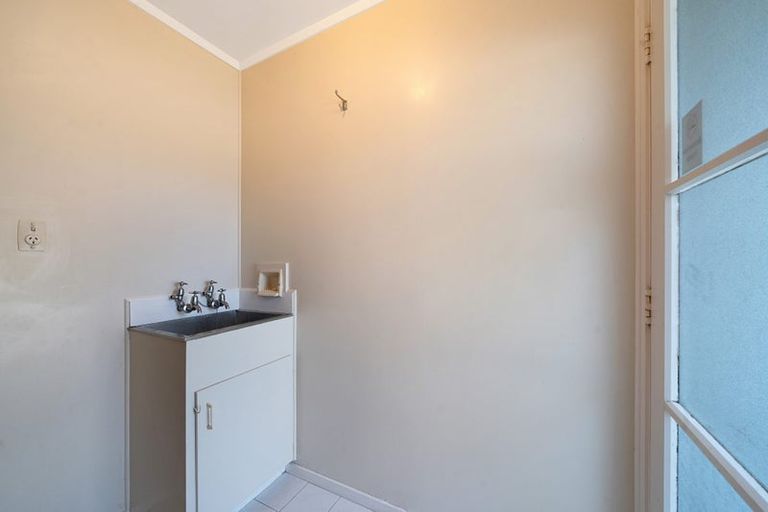 Photo of property in 1/28 Taipari Road, Te Atatu Peninsula, Auckland, 0610