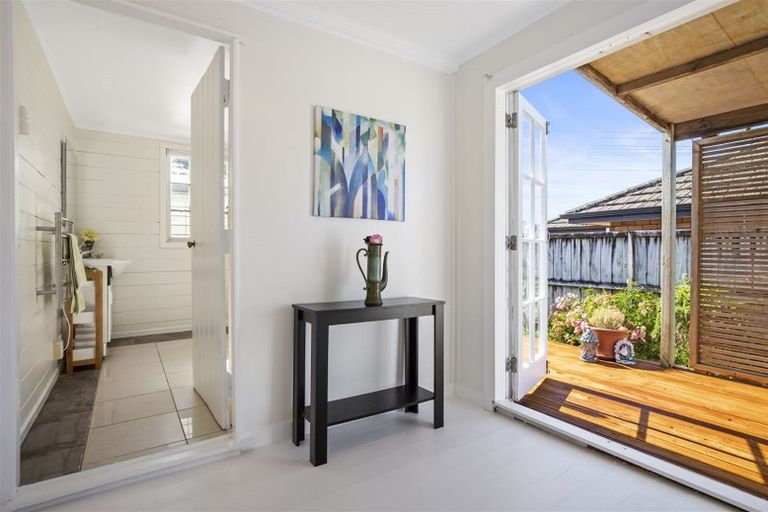 Photo of property in 4 Mellsop Avenue, Waiuku, 2123