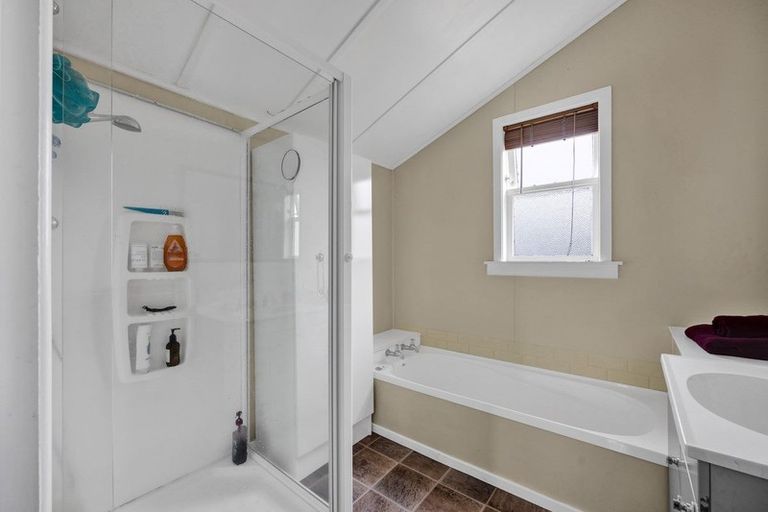 Photo of property in 221 Bridge Street, Eltham, 4322