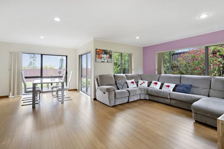 Photo of property in 9 Staten Place, Mangere, Auckland, 2022