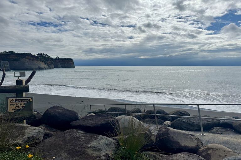 Photo of property in 76 Sixth Avenue, Urenui, 4377