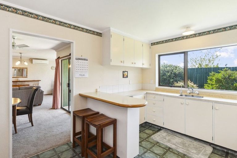 Photo of property in 50b Rewarewa Crescent, Waikanae, 5036