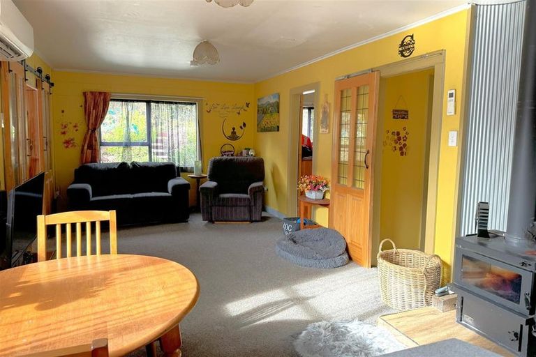 Photo of property in 20 Ramsay Street, Blacks Point, Reefton, 7830