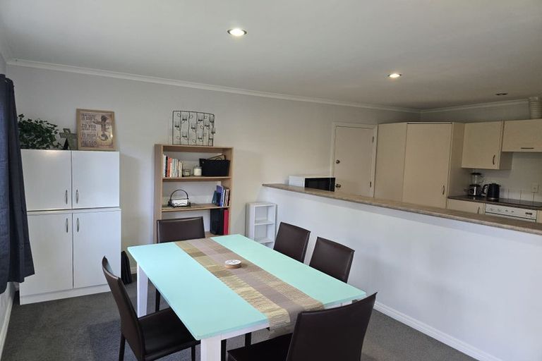 Photo of property in 32a Cutler Street, New Lynn, Auckland, 0600