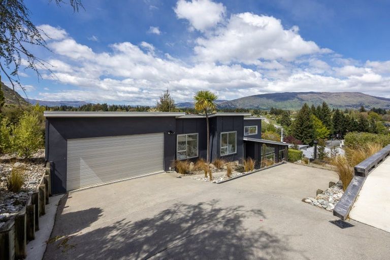 Photo of property in 17 Hillview Place, Wanaka, 9305