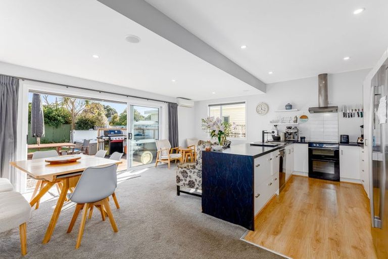 Photo of property in 64 Oroua Street, Eastbourne, Lower Hutt, 5013