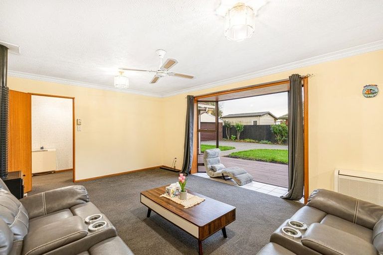 Photo of property in 31 Solomon Avenue, Redwood, Christchurch, 8051