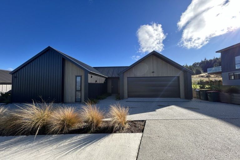 Photo of property in 62 Kirimoko Crescent, Wanaka, 9305