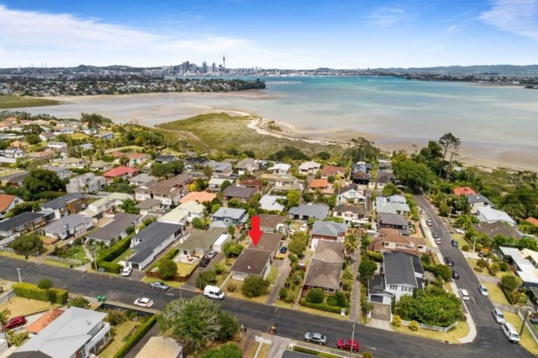 Photo of property in 1/10a Walter Street, Hauraki, Auckland, 0622