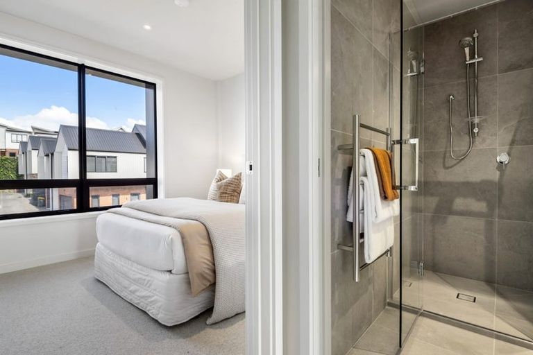 Photo of property in 9a Windlass Street, Long Bay, Auckland, 0630