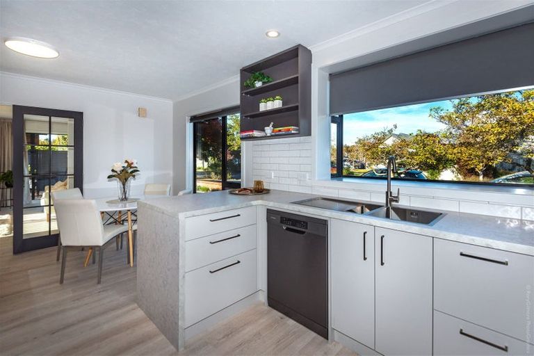 Photo of property in 1/9 Claverley Gardens, Avonhead, Christchurch, 8042