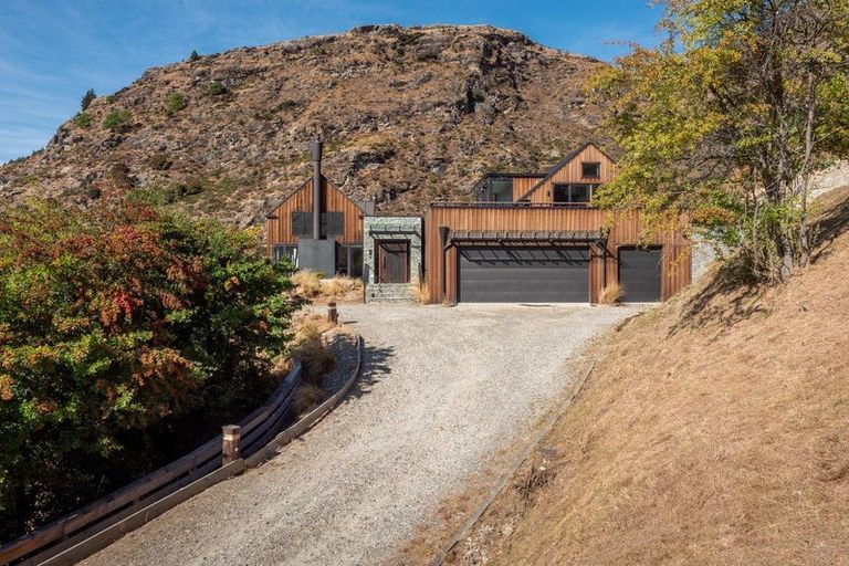 Photo of property in 12 Crow's Nest Road, Arthurs Point, Queenstown, 9371
