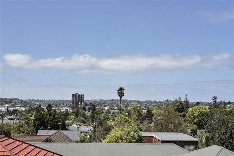 Photo of property in 10 Rewa Street, New Lynn, Auckland, 0600