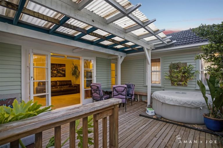 Photo of property in 9 Enderby Drive, Te Atatu Peninsula, Auckland, 0610