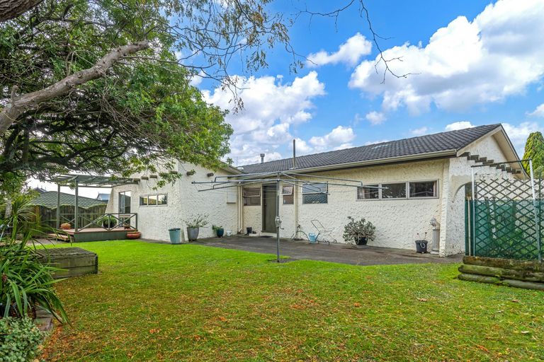 Photo of property in 17 Moyne Avenue, Milson, Palmerston North, 4414