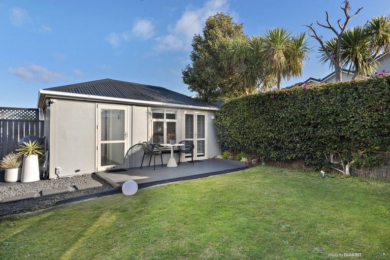 Photo of property in 17 Palm Avenue, Lyall Bay, Wellington, 6022