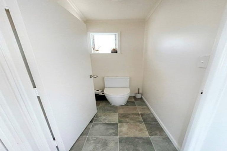 Photo of property in 15 Rosalind Road, Glenfield, Auckland, 0629