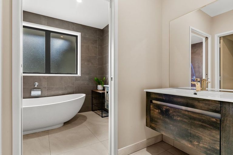 Photo of property in 2d Country Club Lane, Waiuku, 2123