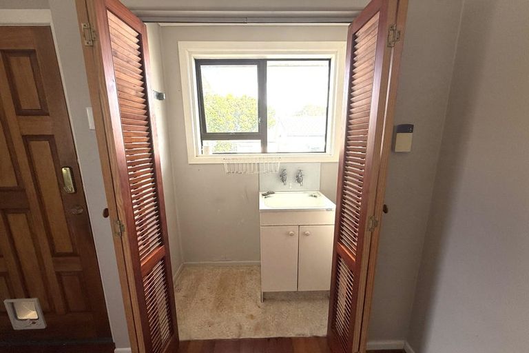 Photo of property in 64 Golf Road, New Lynn, Auckland, 0600