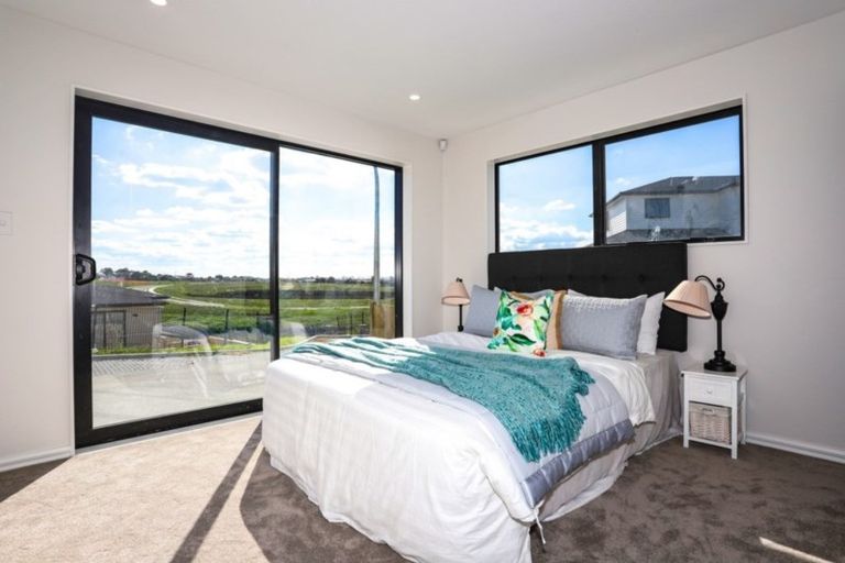 Photo of property in 21 Merv Clarke Lane, Massey, Auckland, 0614