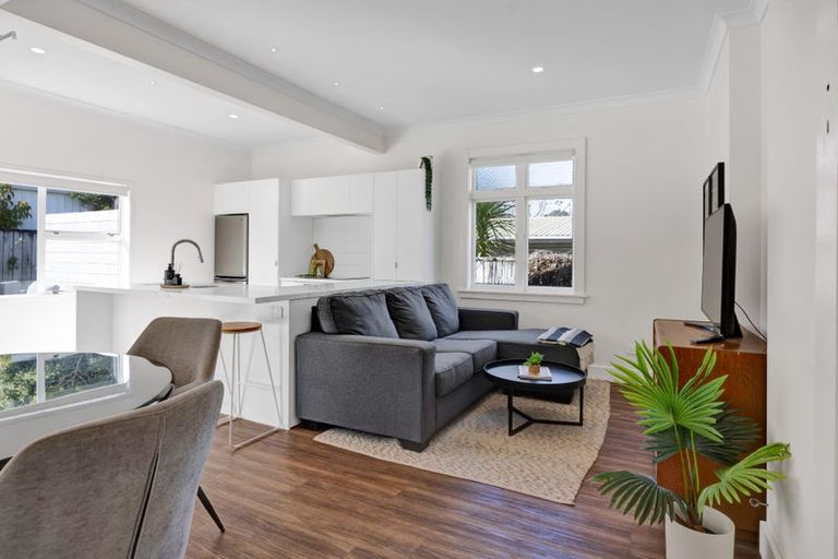 Photo of property in 2 Moana Crescent, Blagdon, New Plymouth, 4310