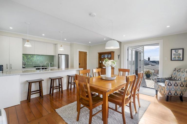 Photo of property in 18 Roslyn Terrace, Devonport, Auckland, 0624