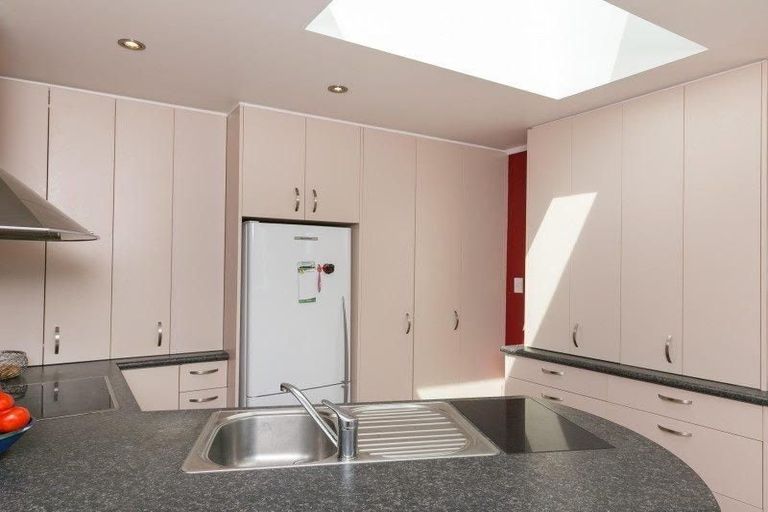 Photo of property in 2a West Road, Northland, Wellington, 6012