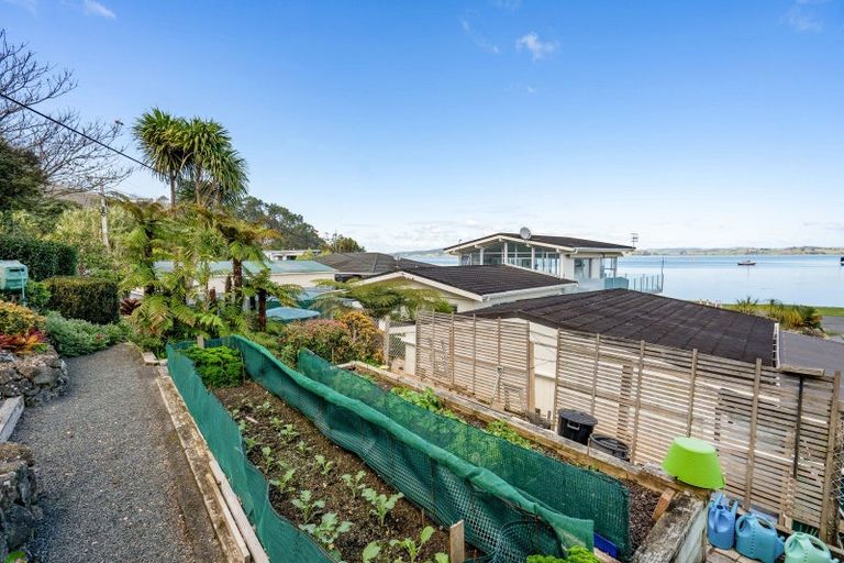 Photo of property in 6 Waikaraka Beach Road, Tamaterau, Whangarei, 0174