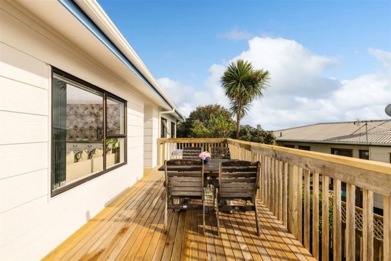 Photo of property in 25 Clearview Heights, Ranui, Auckland, 0612