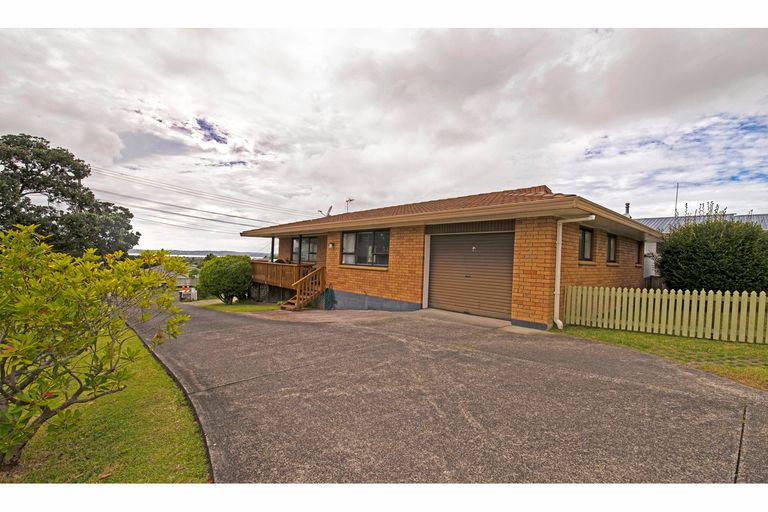 Photo of property in 1/55 Colwill Road, Massey, Auckland, 0614