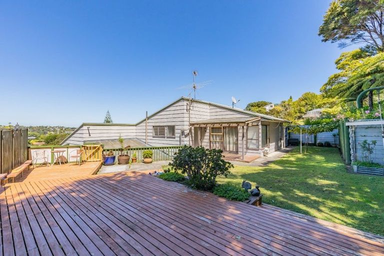 Photo of property in 5 Noeleen Street, Glenfield, Auckland, 0629