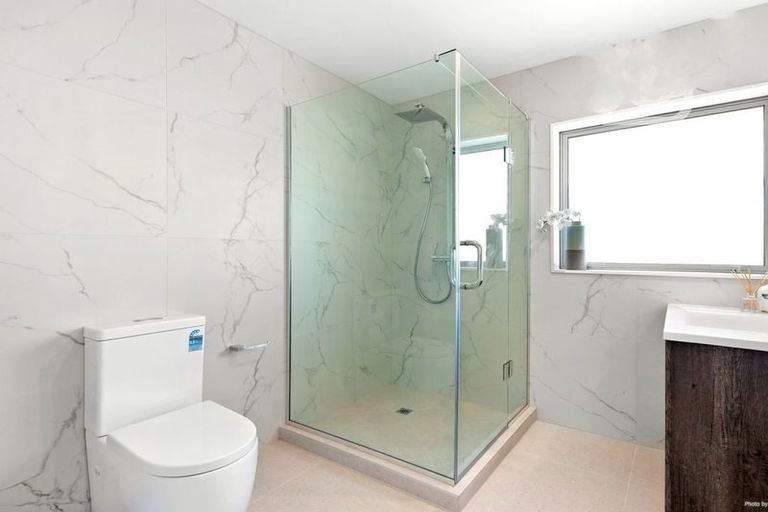 Photo of property in 8b Karamu Street, Te Atatu Peninsula, Auckland, 0610