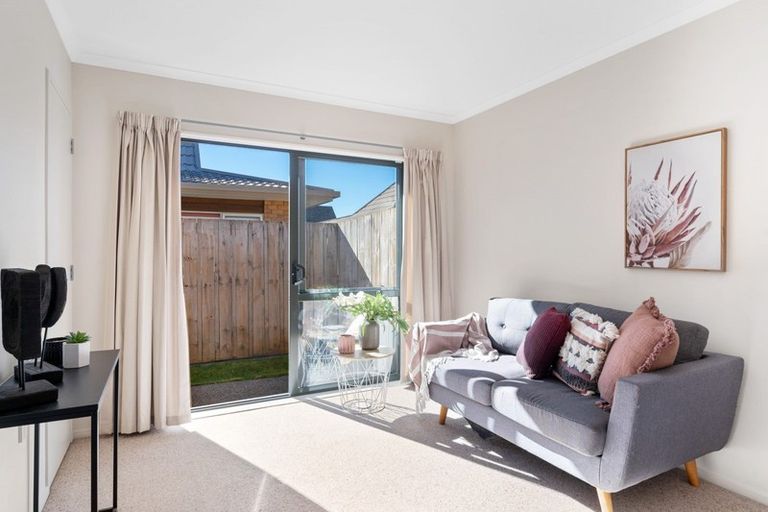 Photo of property in Rangeview Villas, 4/9 Fuller Close, Levin, 5510