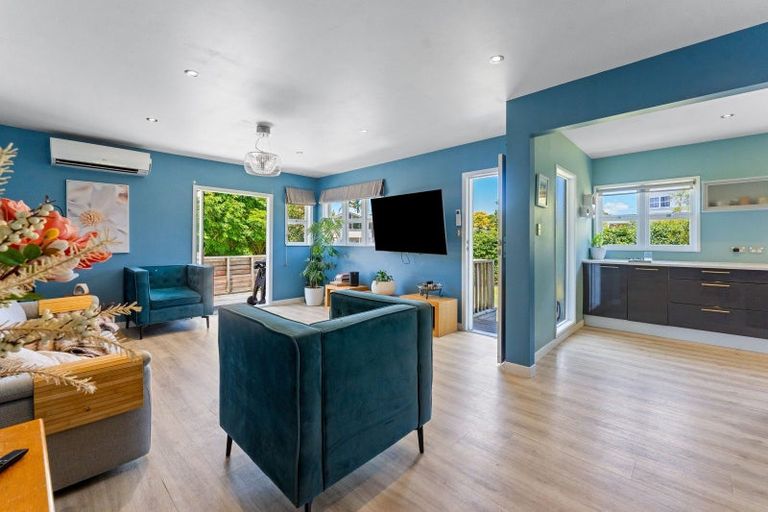 Photo of property in 32 Noall Street, Te Atatu Peninsula, Auckland, 0610