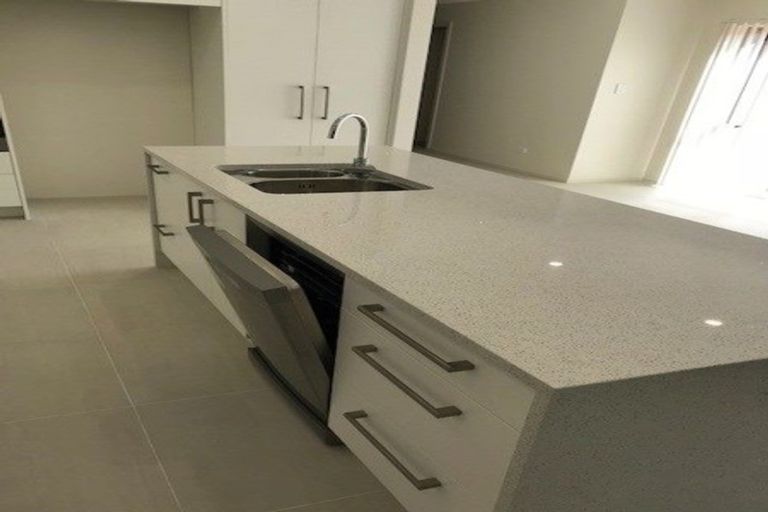 Photo of property in 35 Riverglade Parkway, Te Atatu South, Auckland, 0610